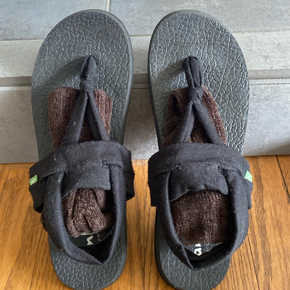 Sanuk Women's Black and Brown Sandals
